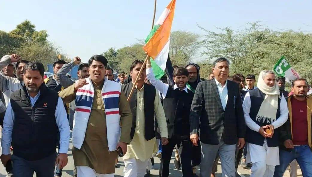 सादाबाद : जाट महासभा और रालोद ने निकाली तिरंगा यात्रा, विधायक गुड्डू चौधरी सहित अन्य पदाधिकारी हुए शामिल