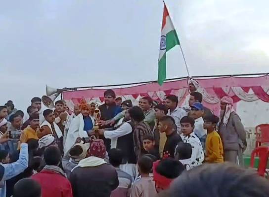 सादाबाद को हराकर मीतई की टीम ने जीती ट्राफी, सलेमपुर चैंपियनशिप क्रिकेट टूर्नामेंट का फाइनल मुकाबला संपन्न