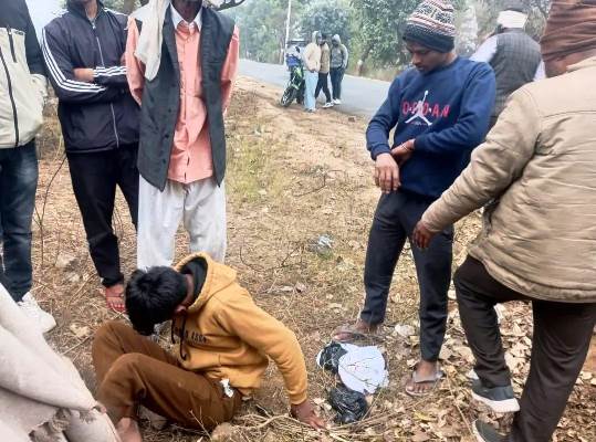 सादाबाद : सड़क हादसे में बाइक सवार दो घायल, राया रोड पर चमरपुरा के निकट ई-रिक्शा और बाइक की भिड़ंत