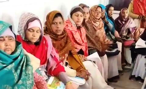 सादाबाद : एसडीएम ने की आयुष्मान भारत योजना की प्रगति समीक्षा, सीएचसी पर एसडीएम ने आशा कार्यकत्रियों के साथ बैठक कर दिए जरूरी निर्देश