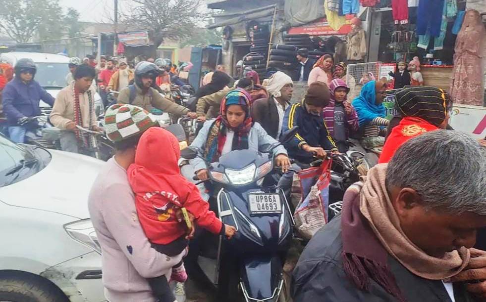 सादाबाद : जाम से जूझ रहा रहा तहसील चौराहा, दिनभर बनी रहती है जाम की समस्या