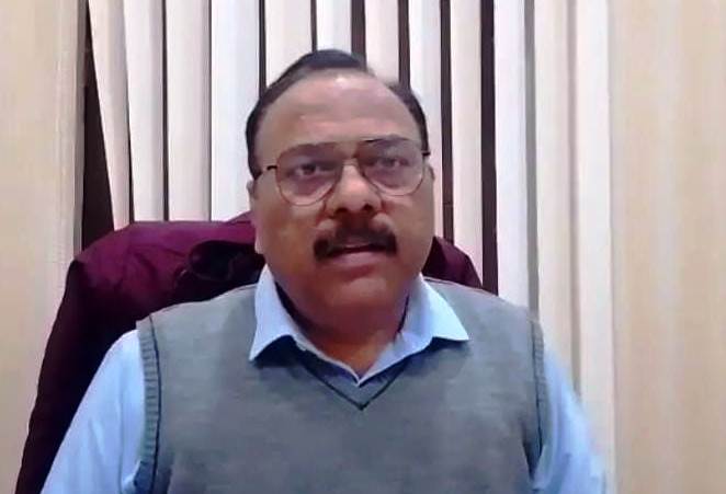 सादाबाद : डाकघर में होगा आधार कार्ड में संशोधन, आधार कार्ड सम्बन्धी समस्याओं को लेकर खंड विकास कार्यकाल में भटक रहे तमाम लोग