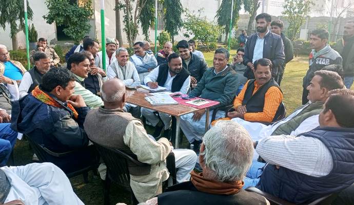 सादाबाद : प्रतिमा अनावरण को लेकर रालोद ने की बैठक, विधायक कार्यालय पर हुई बैठक में जिलाध्यक्ष सहित तमाम पदाधिकारी रहे मौजूद, 14 को बिसावर में होगा वीर गोकुला जाट की प्रतिमा का अनावरण