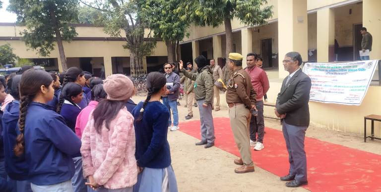 सादाबाद : छात्राओं को दिया आत्मनिर्भर बनने का संदेश, सादाबाद इंटर कॉलेज में मिशन शक्ति के तहत जागरूकता कार्यक्रम का आयोजन