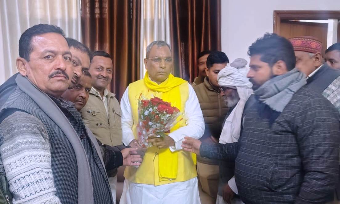 जगीपुर–वीरनगर के बीच ही बने अन्नपूर्णा भवन, ग्रामीणों ने कैबिनेट मंत्री ओमप्रकाश राजभर से की मुलाकात, पूर्व चयनित स्थान पर निर्माण की मांग