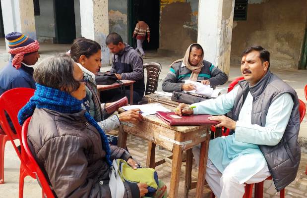 एसआईआर विशेष अभियान दिवस पर कांग्रेस नेता चंद्रगुप्त विक्रमादित्य ने पोलिंग बूथों का किया निरीक्षण