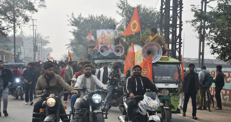 हाथरस में हिन्दू सम्मेलन से पहले निकली बाइक रैली, आयोजन की तैयारियों में जुटे कार्यकर्ता