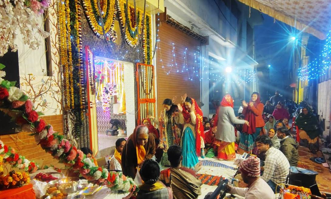 सासनी : चंद्रेश्वर महादेव मंदिर पर सुंदरकांड का पाठ एवं प्रसादी का हुआ आयोजन