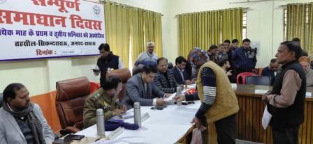 सम्पूर्ण समाधान दिवस में डीएम अतुल वत्स ने की जनसुनवाई, शिकायतों के समयबद्ध निस्तारण के दिए निर्देश, 12 शिकायतों का मौके पर निस्तारण किया