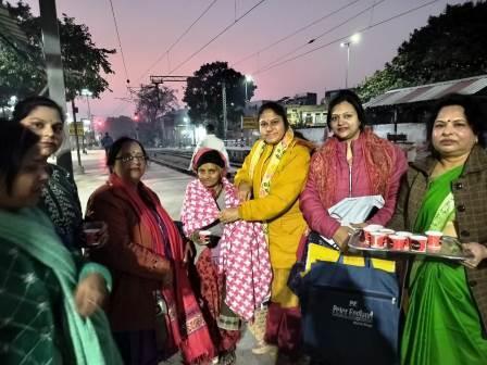 कड़ाके की ठंड में जायंट्स ग्रुप ऑफ़ हाथरस गूँज ने पेश की मानव सेवा की मिसाल