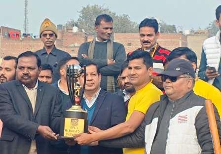 हेल्थ प्रीमियर लीग 2026 का भव्य समापन : सीएचसी सादाबाद बनी चैंपियन, मैन ऑफ द मैच रहे प्रिंस का शानदार प्रदर्शन