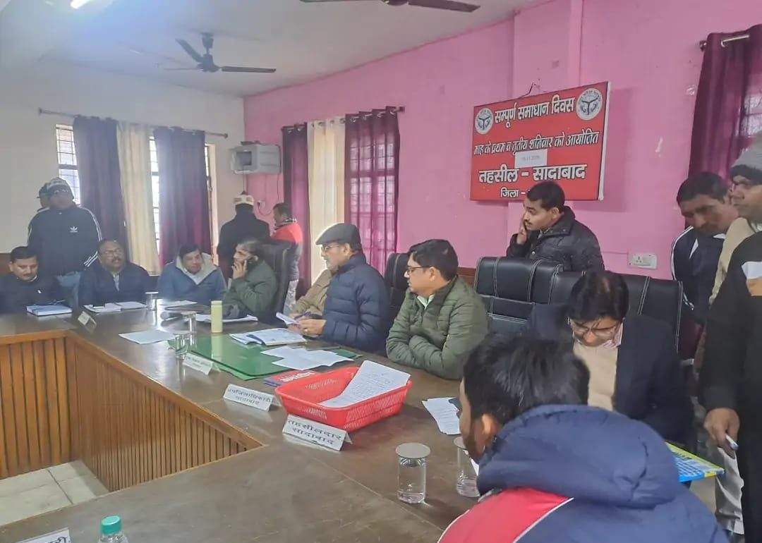 सादाबाद : मानकों की अनदेखी के मामले में गंभीर दिखे सीडीओ