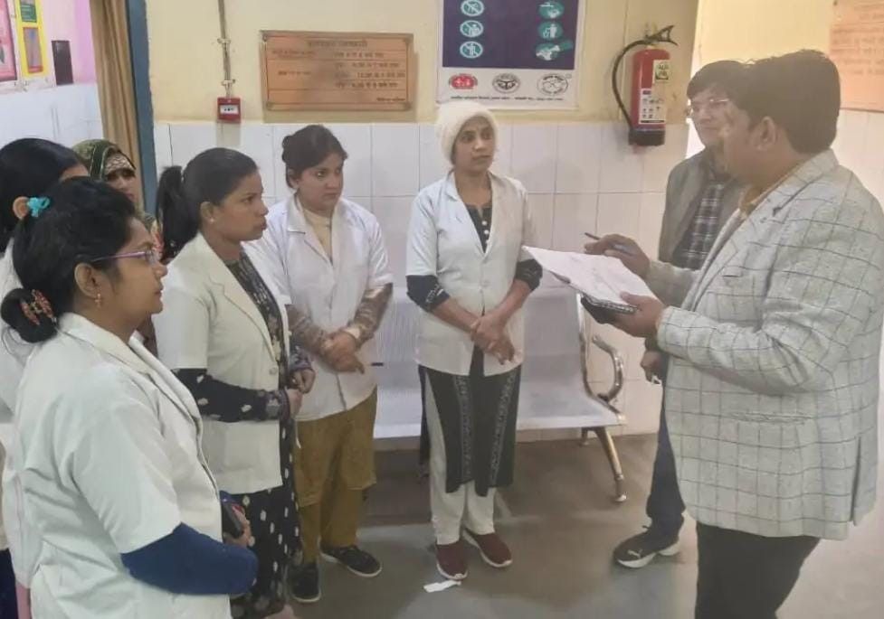 सादाबाद : लखनऊ की टीम ने किया सीएचसी का निरीक्षण
