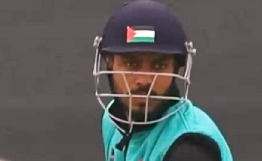 घरेलू क्रिकेट लीग मैच के दौरान खिलाड़ी ने हेलमेट पर लगाया फिलिस्तीनी झंडा, जम्मू-कश्मीर पुलिस ने लिया एक्शन