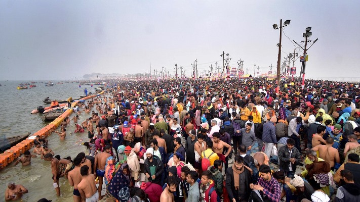 मकर संक्रांति पर अयोध्या में उमड़ा श्रद्धालुओं का सैलाब, सरयू स्नान के लिए करीब 5 लाख श्रद्धालु पहुंचने की संभावना, प्रशासन अलर्ट