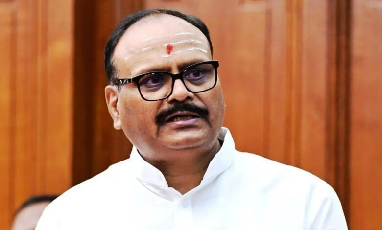 यूपी में लापरवाह डॉक्टरों पर बड़ी कार्रवाई, डिप्टी सीएम ब्रजेश पाठक ने 17 लापरवाह डॉक्टरों को किया बर्खास्त, चार चिकित्साधिकारियों से जवाब तलब, मचा हड़कंप