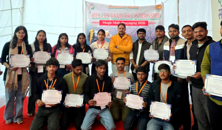 मंगलायतन विश्वविद्यालय के फार्मेसी छात्रों ने माघ मेला में दी स्वास्थ्य सेवाएं