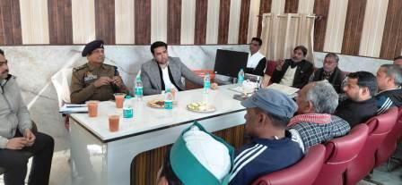 डीएम-एसपी ने कोतवाली सासनी का किया निरीक्षण, महाशिवरात्रि पर्व को लेकर पीस कमेटी बैठक आयोजित, शांति एवं सौहार्द बनाए रखने की अपील