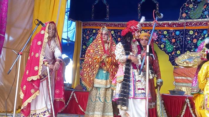 हसायन : रासलीला में ‘नरसी का भात’ देख भाव-विभोर हुए श्रद्धालु, भगवान ने ‘सामल सेठ’ बन रखी भक्त की लाज