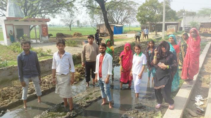 हसायन : शीतलवाडा में नारकीय जीवन जीने को मजबूर ग्रामीण, सालों से जलभराव और गंदगी का बोलबाला, प्रशासन के वादे निकले खोखले