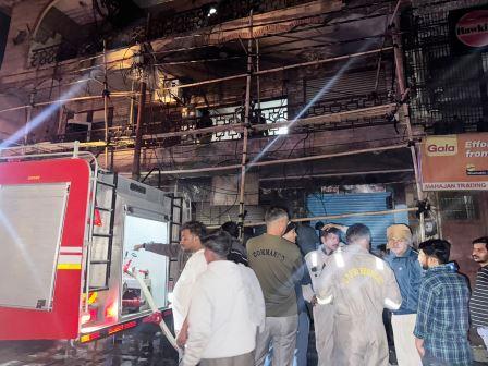 हाथरस में चेतन कॉम्प्लेक्स स्थित मेडिकल एजेंसी में लगी आग, भारी मशक्कत के बाद आग पर काबू पाया