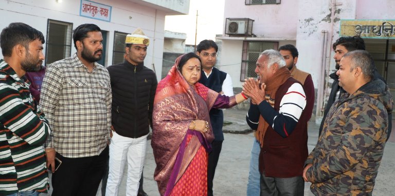 सेना के जवान की हत्या पर जिला पंचायत अध्यक्ष ने जताया शोक, पोस्टमार्टम हाउस पहुंचकर परिजनों को दी सांत्वना, एडीजी व डीआईजी से उचित कार्यवाही की मांग