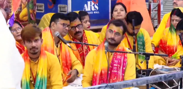 मारुति नंदन मानस संगठन की भक्ति से गूंजा बागेश्वर धाम, हाथरस की टीम ने मध्यप्रदेश के बागेश्वर धाम में किया सुंदरकांड पाठ