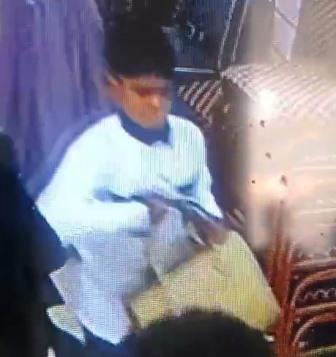 शादी समारोह में ‘स्प्रे गैंग’ की दस्तक, खुजली फैलाकर जेवरात और तीन लाख की नगदी भरा बैग ले उड़ा बच्चा, घटना सीसीटीवी में कैद