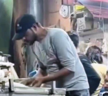 होटल में ‘थूक’ लगाकर रोटी बनाने का वीडियो वायरल, पुलिस ने आरोपी कारीगर को दबोचा, बजरंग दल की शिकायत पर FIR दर्ज