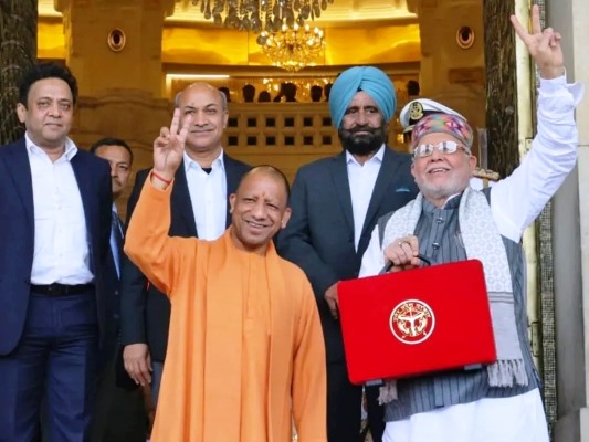 उत्तर प्रदेश का अब तक का सबसे बड़ा बजट, 9.13 लाख करोड़ से विकास को मिलेगी नई रफ्तार, कामकाजी महिलाओं के लिए बनाए जाएंगे श्रमजीवी छात्रावास, शिक्षा पर खर्च होगा बजट का 12.4 फीसदी हिस्सा, लड़कियों को शादी के लिए अब 1 लाख रूपये मिलेंगे, प्रदेश में 14 नए मेडिकल कॉलेज और तीन यूनिवर्सिटी खुलेंगी, छात्राओं को 400 करोड़ रूपये की स्कूटी बांटेंगे, 10 लाख युवाओं को मिलेगा रोजगार