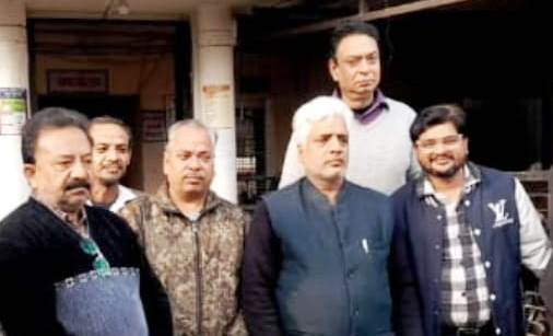 जीएसटी अधिकारियों की ड्यूटी से व्यापारी परेशान, डीएम को भेजा गया ज्ञापन