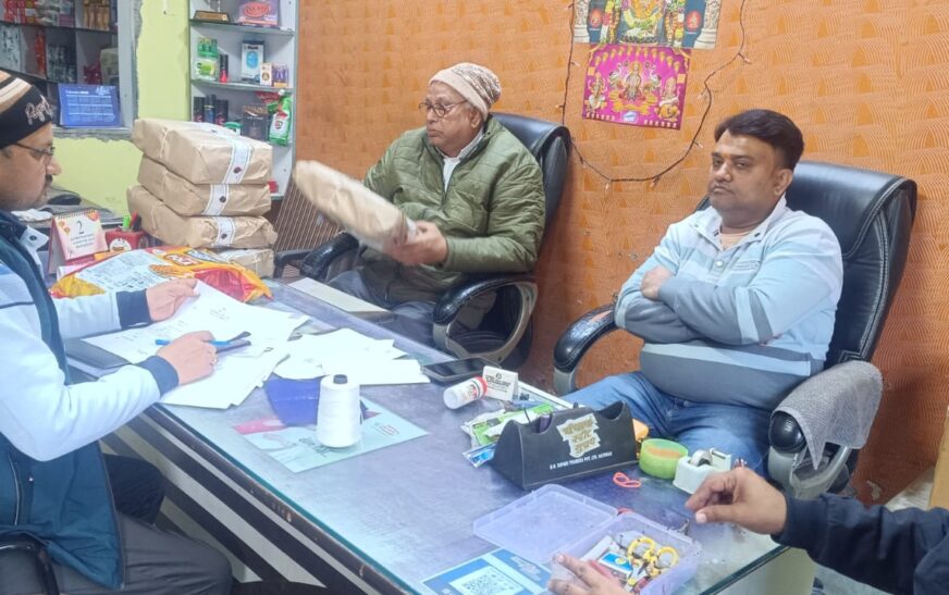 डीएम के आदेश पर खाद्य सुरक्षा विभाग ने चलाया चैकिंग अभियान, नमकीन व रस्क के नमूने लेकर जांच को भेजे