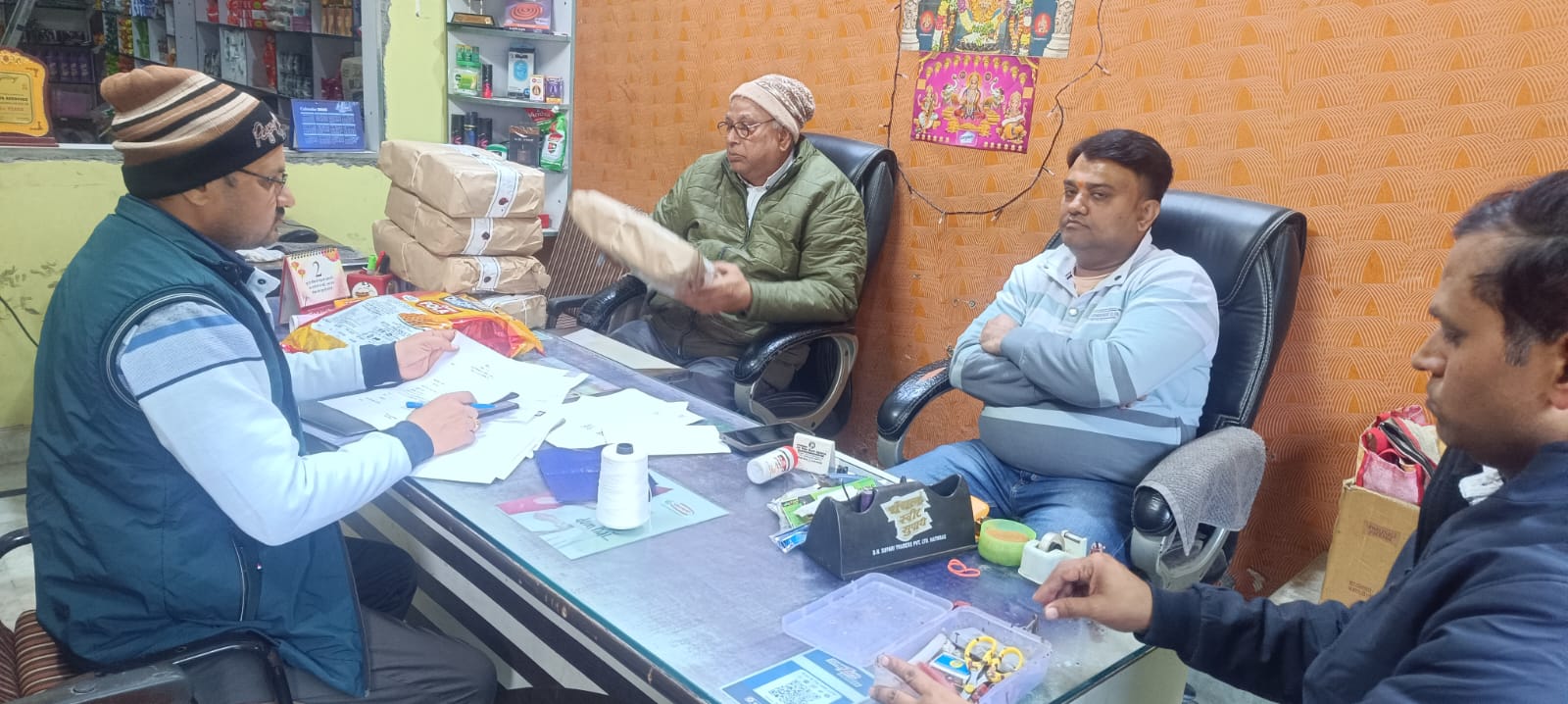 डीएम के आदेश पर खाद्य सुरक्षा विभाग ने चलाया चैकिंग अभियान, नमकीन व रस्क के नमूने लेकर जांच को भेजे