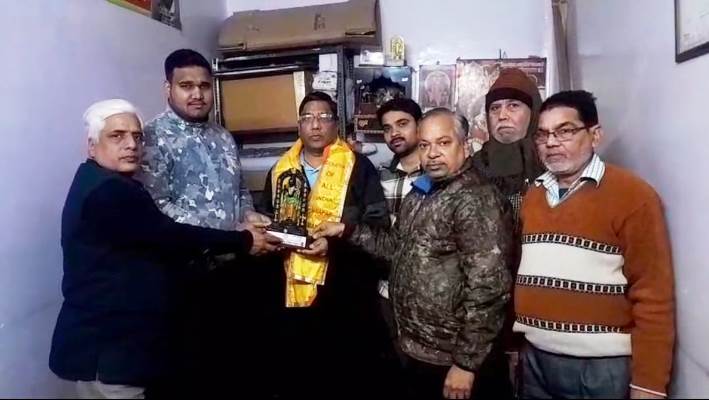 हाथरस आगमन पर व्यापारी नेता का हुआ स्वागत, 12 फरवरी को जीएसटी व उद्योग समस्याओं को लेकर प्रमुख सचिव से मिलेंगे प्रतिनिधि