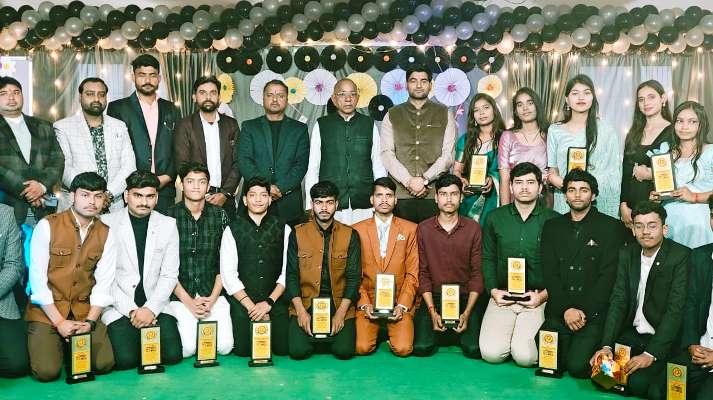 ओएमबी इंटरनेशनल स्कूल में कक्षा 12 के छात्र-छात्राओं का विदाई समारोह आयोजित