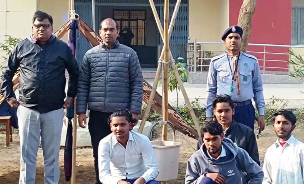 सादाबाद : रोवर्स-रेंजर्स को सिखाईं टैंट स्थापित करने की विधियां, राजकीय महाविद्यालय कुरसंडा में चल रहा है पांच दिवसीय रोवर्स-रेंजर्स शिविर का आयोजन