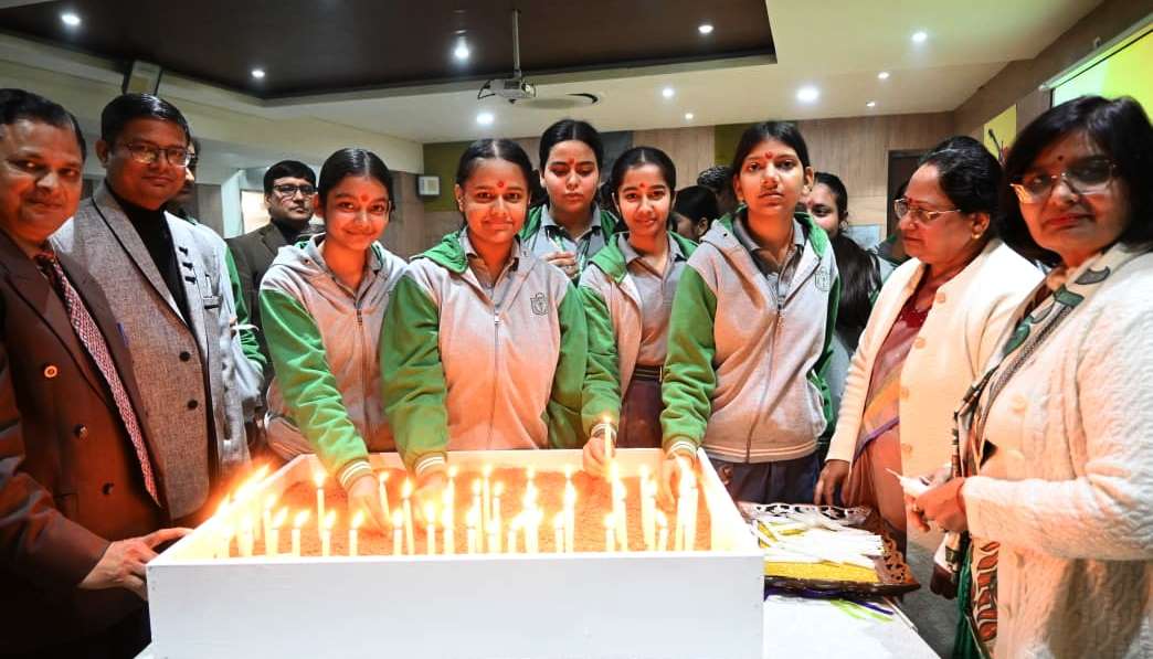 दिल्ली पब्लिक स्कूल अलीगढ़ में ब्लैसिंग सेरेमनी का हुआ भव्य आयोजन, छात्रों को एकाग्रता से अध्ययन करने की सलाह