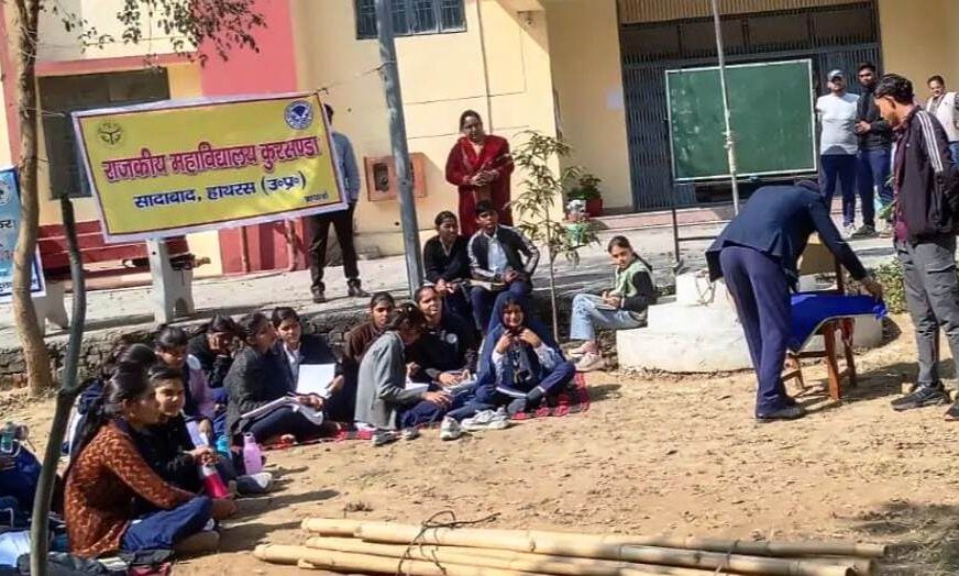 सादाबाद : शिविर में रोवर्स-रेंजर्स ने सीखी विभिन्न कलाएं, राजकीय महाविद्यालय कुरसंडा में चल रहा है शिविर का आयोजन।