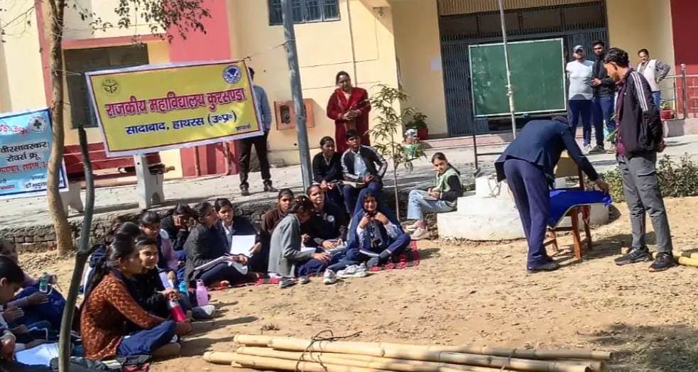 सादाबाद : शिविर में रोवर्स-रेंजर्स ने सीखी विभिन्न कलाएं, राजकीय महाविद्यालय कुरसंडा में चल रहा है शिविर का आयोजन।
