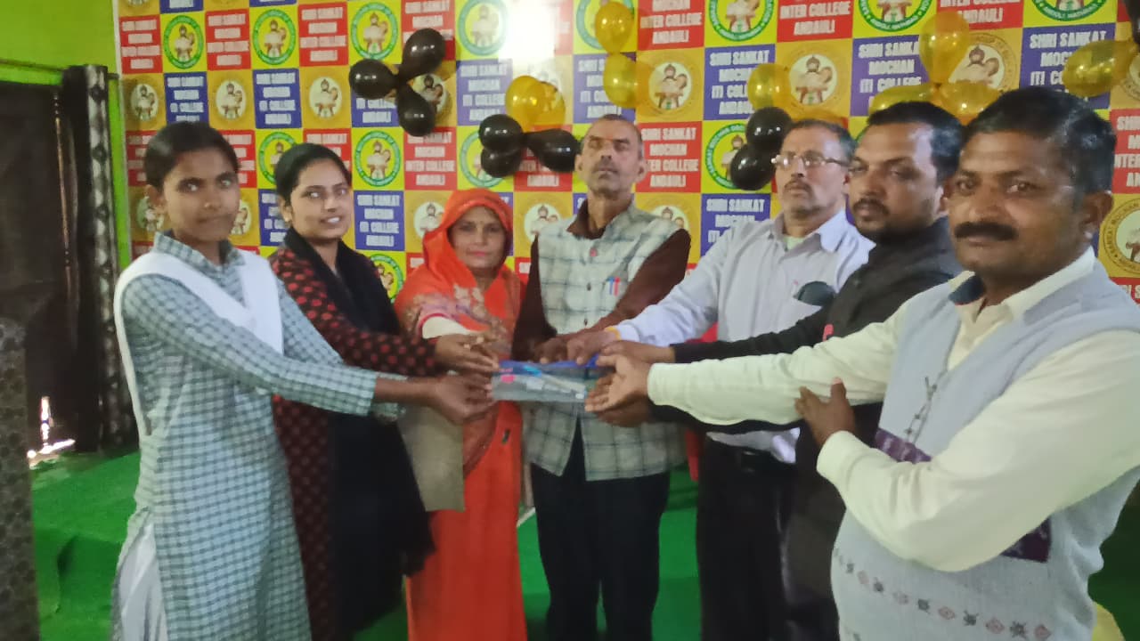 हसायन : संकट मोचन इंटर कॉलेज में कक्षा 12 के विद्यार्थियों का विदाई समारोह संपन्न, शिक्षकों ने दिए परीक्षा व समय प्रबंधन के अहम टिप्स