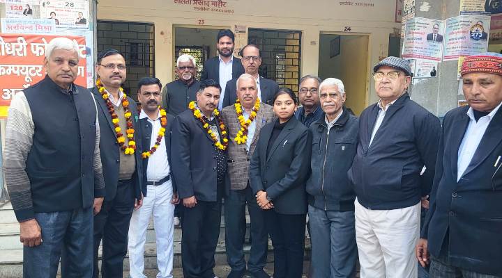 कलेक्ट्रेट बार एसोसिएशन चुनाव में बनी सिंह यादव बने निर्विरोध अध्यक्ष, अधिवक्ताओं ने फूल-मालाओं से किया नवनिर्वाचित पदाधिकारियों का स्वागत