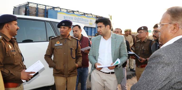 महाशिवरात्रि को लेकर डीएम–एसपी ने किया कांवड़ मार्ग का निरीक्षण, सुरक्षा व सुविधाओं के दिए सख्त निर्देश