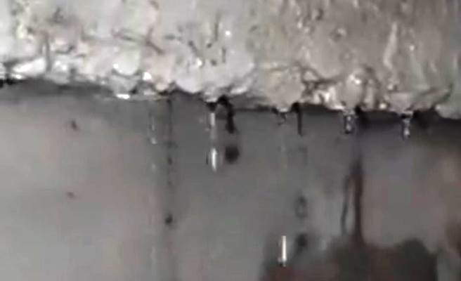 सादाबाद : मकान में पहुंच रहा तहसील की टंकी का पानी, मकान स्वामी परेशान, शिकायत के बाद भी नहीं हुई सुनवाई