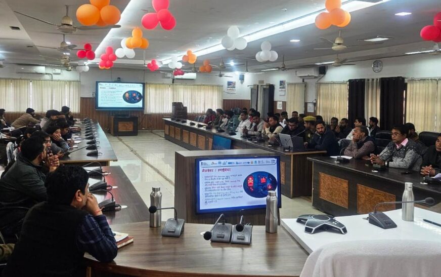 हाथरस में सुरक्षित इंटरनेट दिवस पर जागरूकता कार्यशाला आयोजित, AI के जिम्मेदार उपयोग पर दिया गया जोर