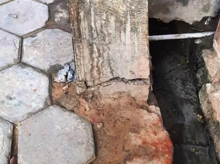 सादाबाद : चटक कर झुका बिजली का खंभा, हादसे की संभावना , राजनगर नई बस्ती का मामला, आसपास के लोगों ने गली से गुजरना किया बंद