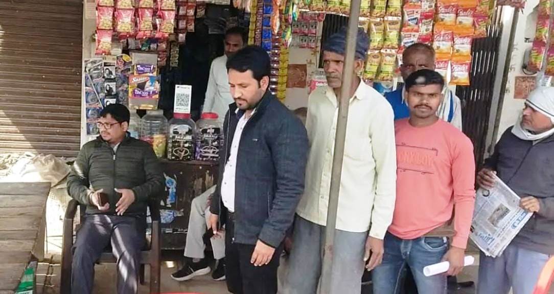 सादाबाद : फॉर्मर रजिस्ट्री प्रक्रिया जांच के लिए पहुंचे एसडीएम, मनीष चौधरी ने गुरसौटी पहुंचकर किसानों को दी जानकारी