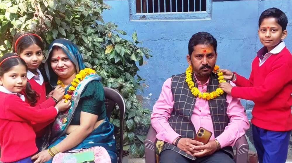 सादाबाद : माता-पिता के प्रति बच्चों ने दिखाई कृतज्ञता, सम्मान और समर्पण, कस्बा-देहात के विद्यालयों में मनाया गया मातृ-पितृ पूजन दिवस