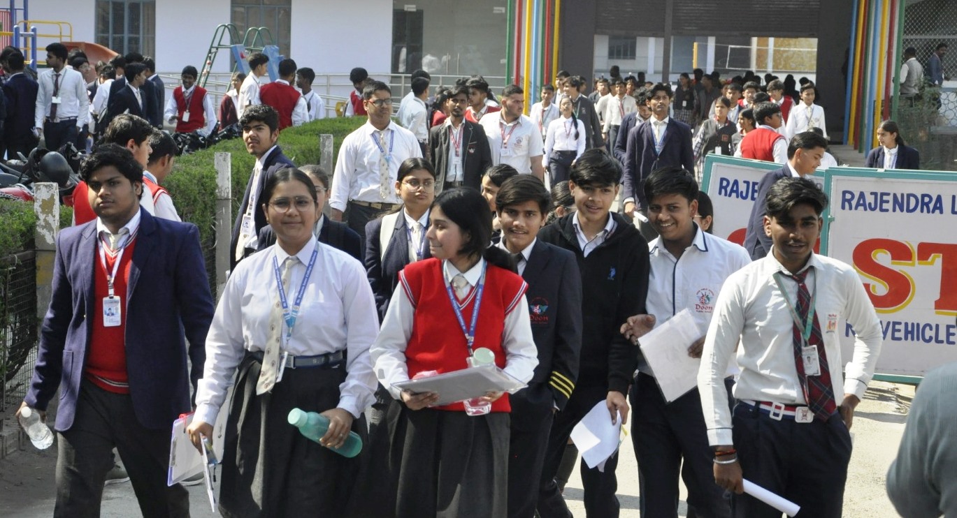 हाथरस में आठ केंद्रों पर 12वीं के 2026 छात्रों ने दिया फिजिकल एजुकेशन का एग्जाम