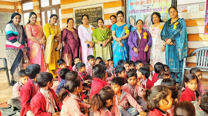 छात्र-छात्राओं ने पोस्टर प्रतियोगिता से दिया जल संरक्षण का संदेश, जायंट्स ग्रुप ऑफ़ हाथरस गूंज ने किया सम्मानित