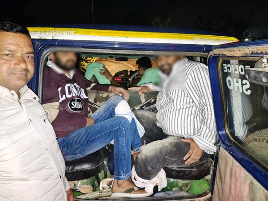 हाथरस में फौजी हत्याकांड में शामिल 25-25 हजार के दो इनामी बदमाश मुठभेड़ में गिरफ्तार, सलेमपुर बंबे पर चैकिंग के दौरान दबोचे, अब तक सात आरोपियों को पुलिस ने भेजा जेल